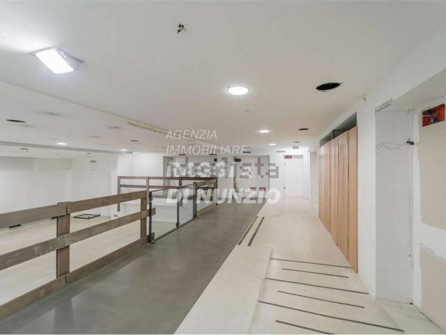 Locale in affitto di 700 m² in Piazza del Gesù, 19
