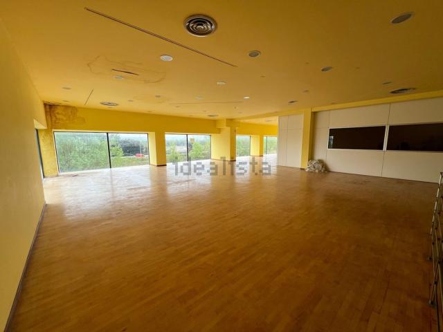 Locale in affitto di 700 m² in Strada di Montefeltro