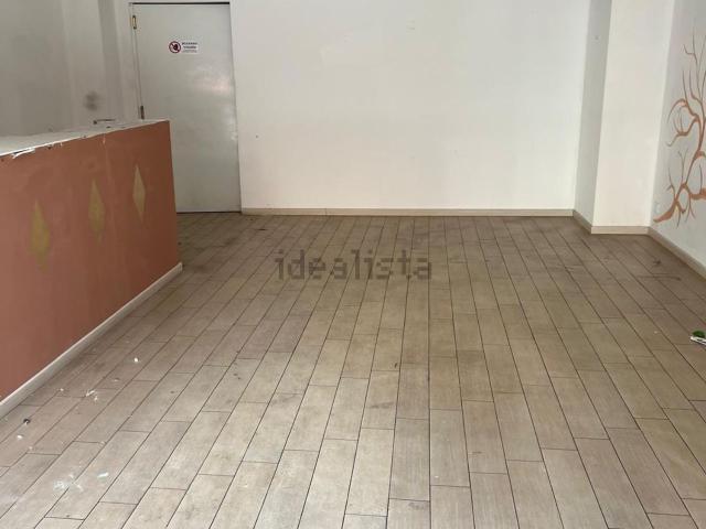 Locale in affitto di 706 m² in Via Vittorio Alfieri, 14