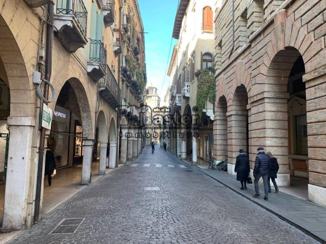 Locale in affitto di 70 m² in Piazza Indipendenza