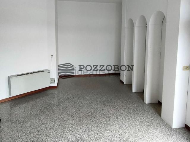 Locale in affitto di 70 m² in Piazza Nicolò Tommaseo