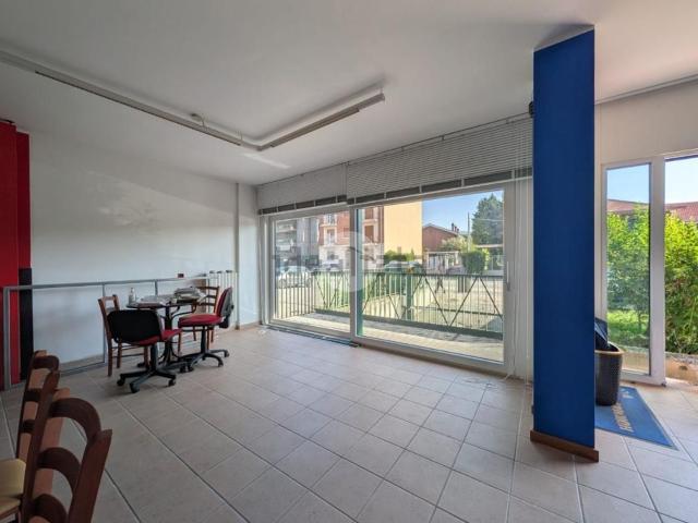 Locale in affitto di 70 m² in Strada Genova, 146