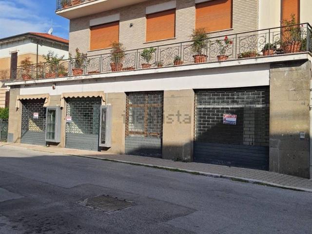 Locale in affitto di 70 m² in Via Vittorio Alfieri
