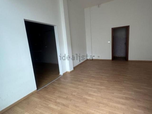 Locale in affitto di 70 m² in Via Volturno, 5