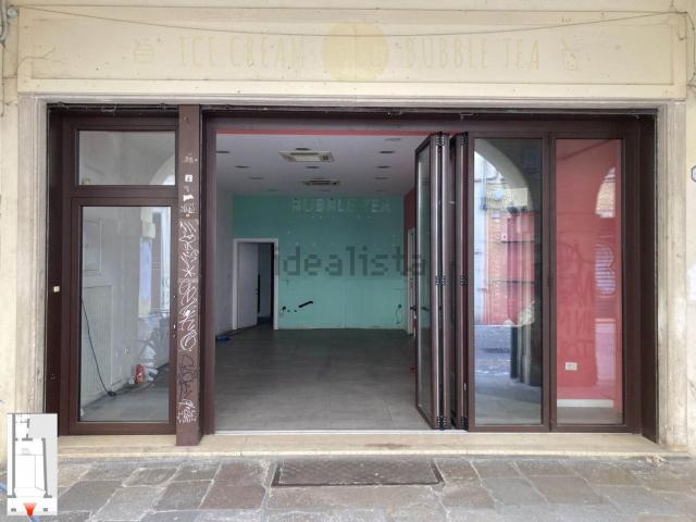 Locale in affitto di 70 m² in Via del Santo, 2