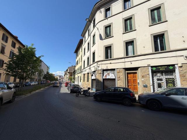 Locale in affitto di 70 m² in Via del Ponte di Mezzo, 12