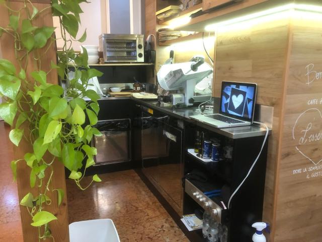 Locale in affitto di 70 m² in Via della Valverde, 1