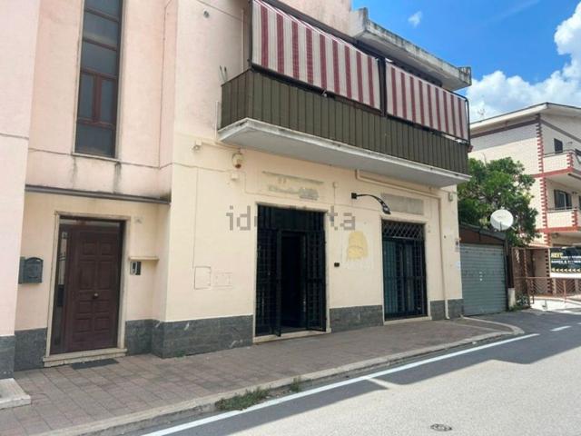 Locale in affitto di 70 m² in Via di Villa Adriana, 184