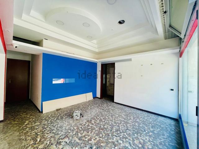Locale in affitto di 70 m² in Via Domenico Cucchiari