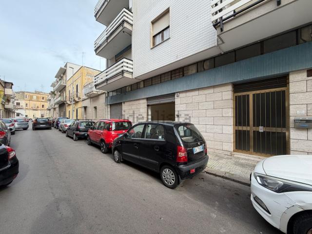 Locale in affitto di 70 m² in Via Dogali, 2