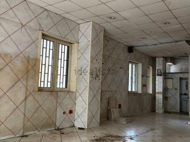 Locale in affitto di 70 m² in Via Filippo Turati