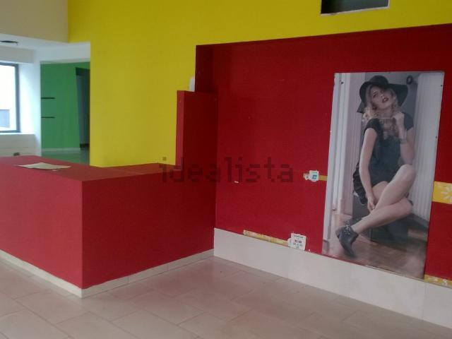Locale in affitto di 70 m² in Via giuseppe garibaldi angolo via pitagora