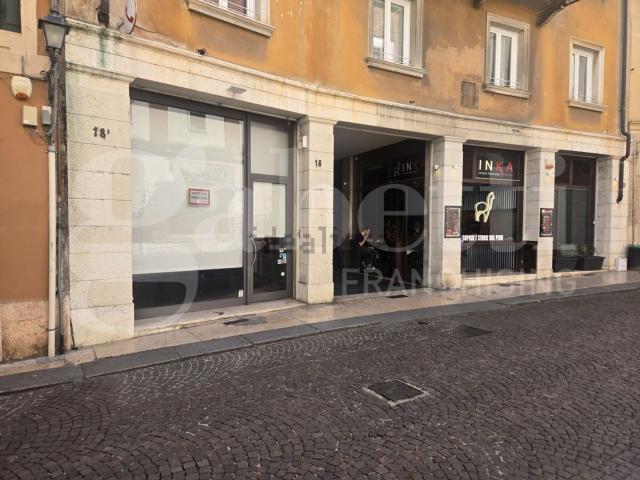 Locale in affitto di 70 m² in Via Guglielmo Oberdan, 18
