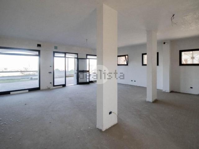 Locale in affitto di 70 m² in Via Maestri del Lavoro