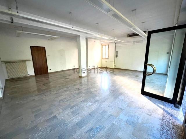 Locale in affitto di 70 m² in Via Roma, 120