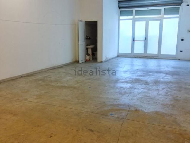 Locale in affitto di 70 m² in Via Rosi Michele