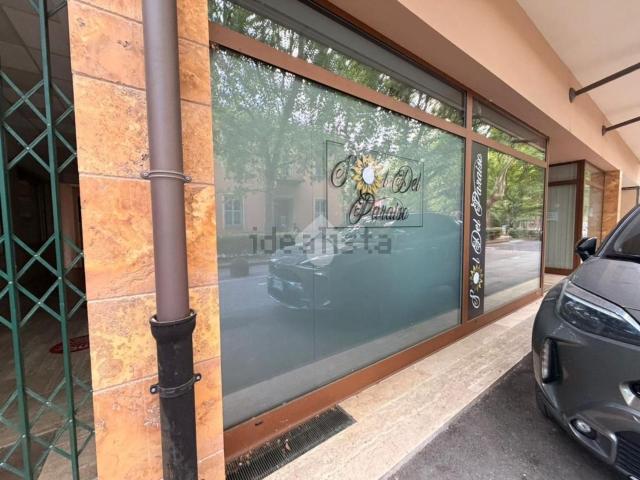 Locale in affitto di 70 m² in Viale Aurelio Saffi, 35