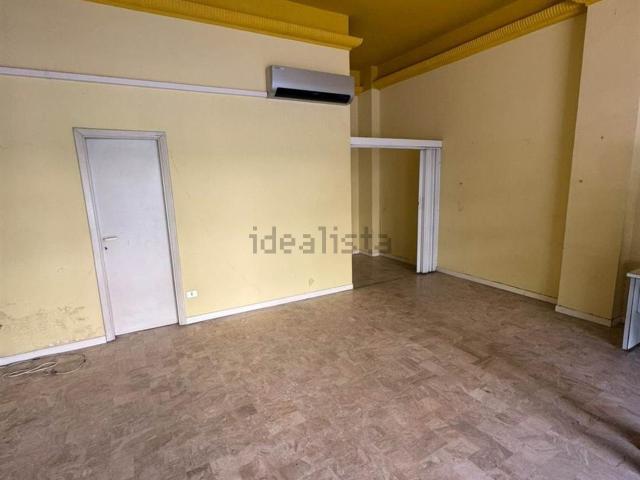 Locale in affitto di 70 m² in Viale Galileo Galilei, 38