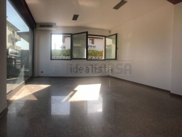 Locale in affitto di 70 m²