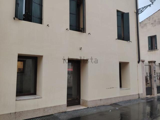 Locale in affitto di 70 m²