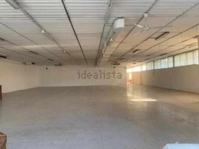 Locale in affitto di 710 m² in Via Luigi Galvani