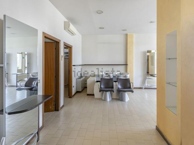 Locale in affitto di 71 m² in Via Circondario Sud, 5
