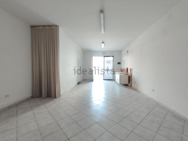 Locale in affitto di 71 m² in Via Statale, 509