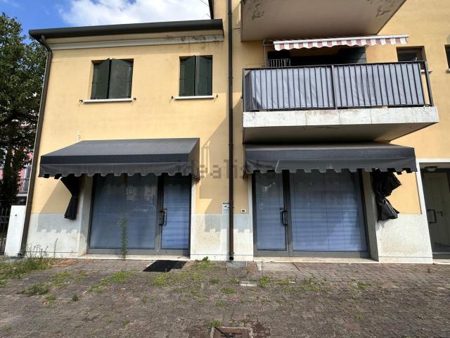 Locale in affitto di 72 m² in Via 25 Aprile, 74