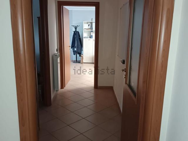 Locale in affitto di 72 m² in Viale Magna Grecia