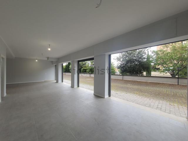 Locale in affitto di 72 m² in Viale Carmelo Bene, 503