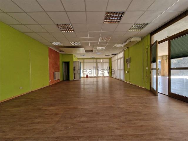 Locale in affitto di 72 m²