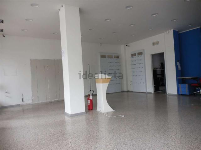 Locale in affitto di 72 m²