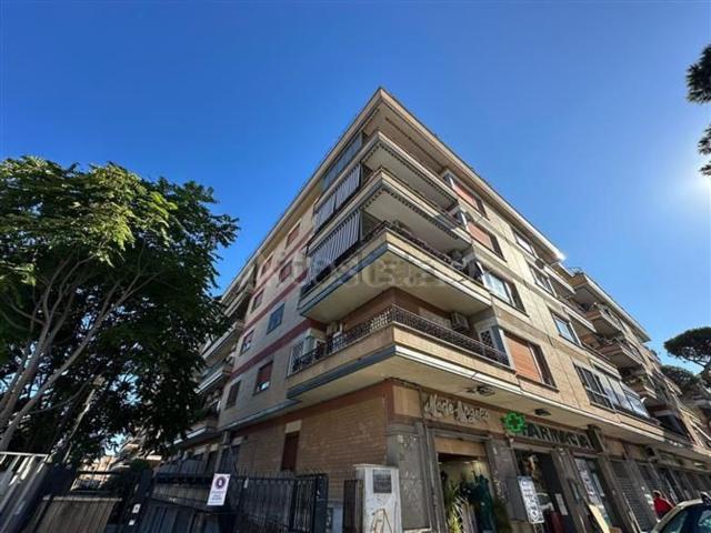 Locale in affitto di 77 m² in Via Alessandro Piola Caselli