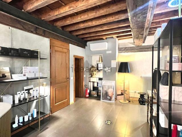 Locale in affitto di 77 m² in Via Cortazzis, 7