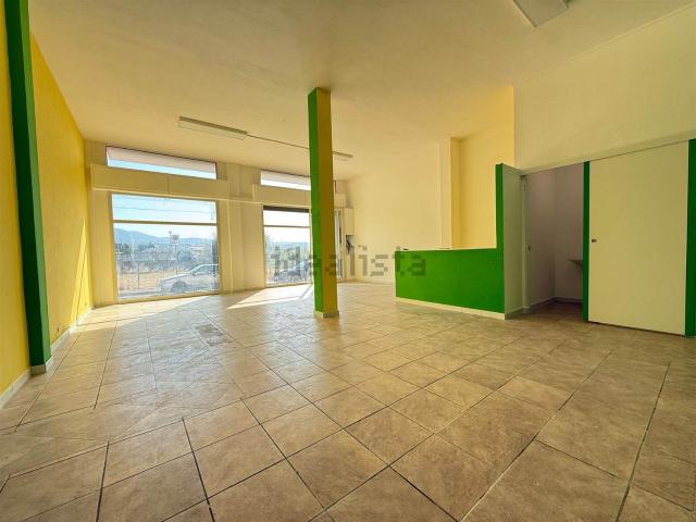 Locale in affitto di 77 m²