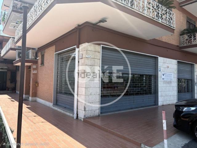 Locale in affitto di 740 m² in Via Casilina, 1324