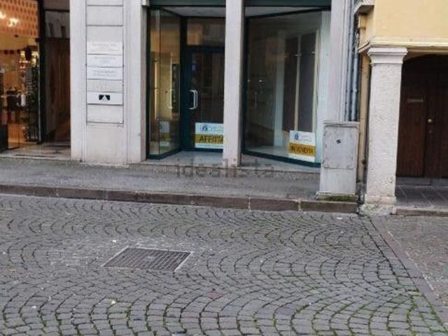 Locale in affitto di 74 m² in Via Giuseppe Garibaldi, 3
