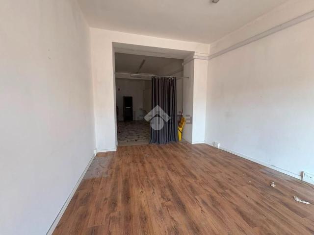 Locale in affitto di 74 m² in Via Roma, 201