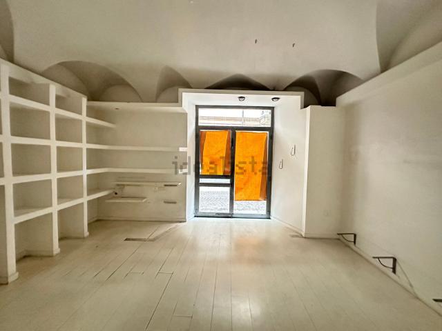 Locale in affitto di 74 m² in Via San Giacomo della Vittoria