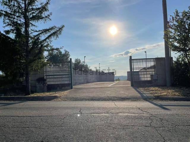 Locale in affitto di 750 m² in Via Ciommi