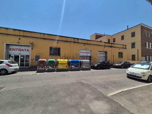 Locale in affitto di 750 m² in Via Fiume, 3