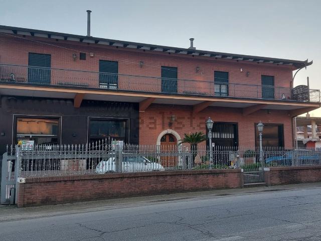Locale in affitto di 750 m² in Via Piante di Cesareo