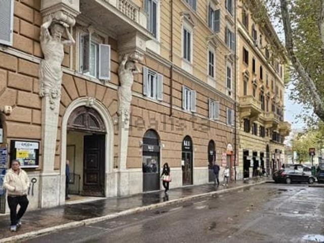 Locale in affitto di 750 m² in Viale Giulio Cesare, 15