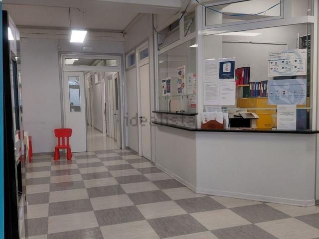 Locale in affitto di 750 m² in Lungomare Sergio Piermanni