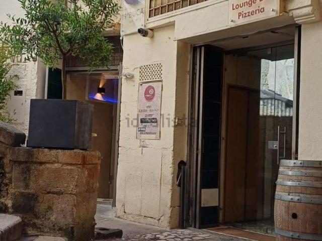 Locale in affitto di 750 m² in Piazza Vittorio Veneto