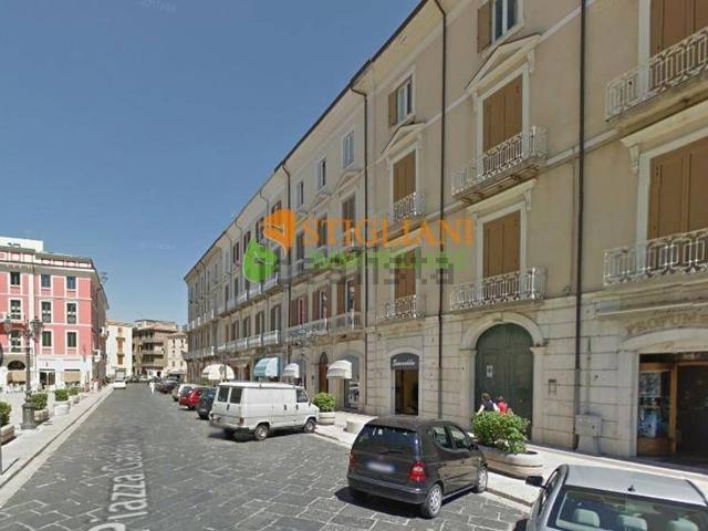 Locale in affitto di 75 m² in Piazza Gabriele Pepe