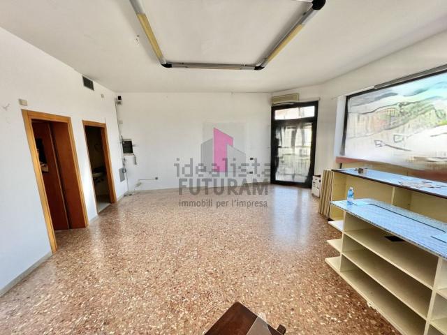 Locale in affitto di 75 m² in Via A. Vanin