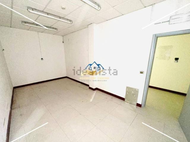 Locale in affitto di 75 m² in Via Allò