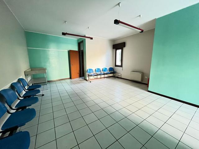 Locale in affitto di 75 m² in Via Carabella