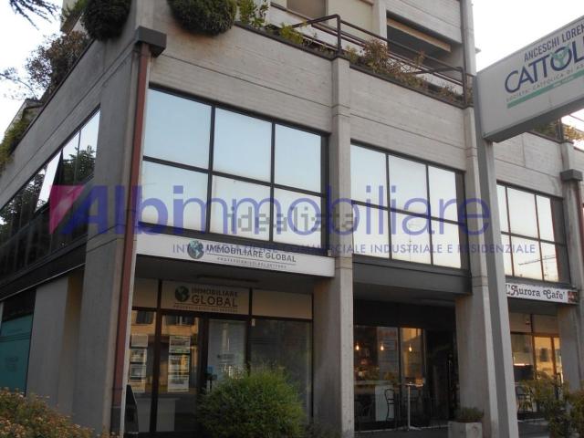 Locale in affitto di 75 m² in Via Emilia All&apos Angelo, 33